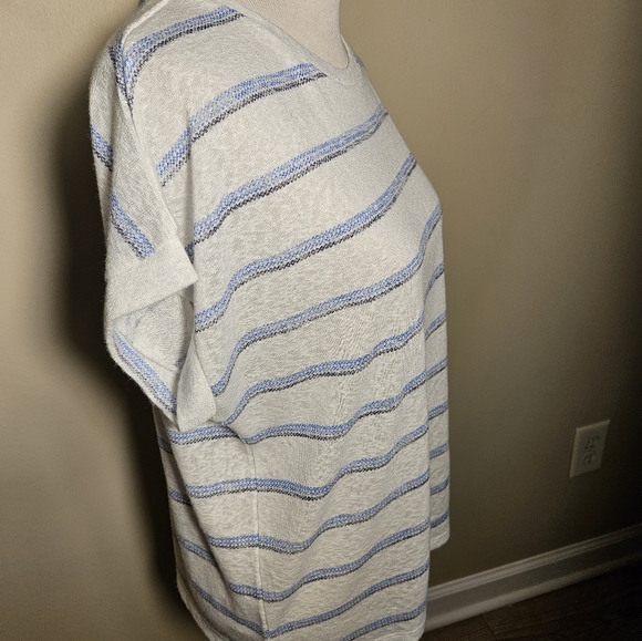Bobeau blue and white stripped shirt with tie detail on the side size XL. - Picture 12 of 13